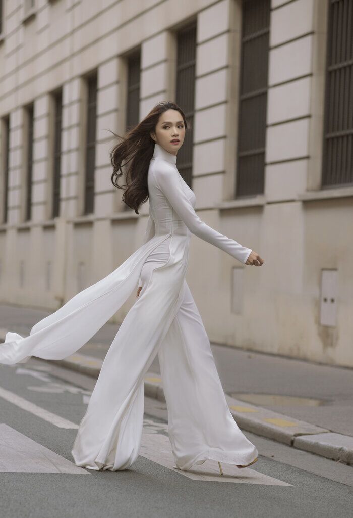 Hương Giang hé lộ hậu trường ma lực khi mặc áo dài trắng ở Paris - Hình 1
