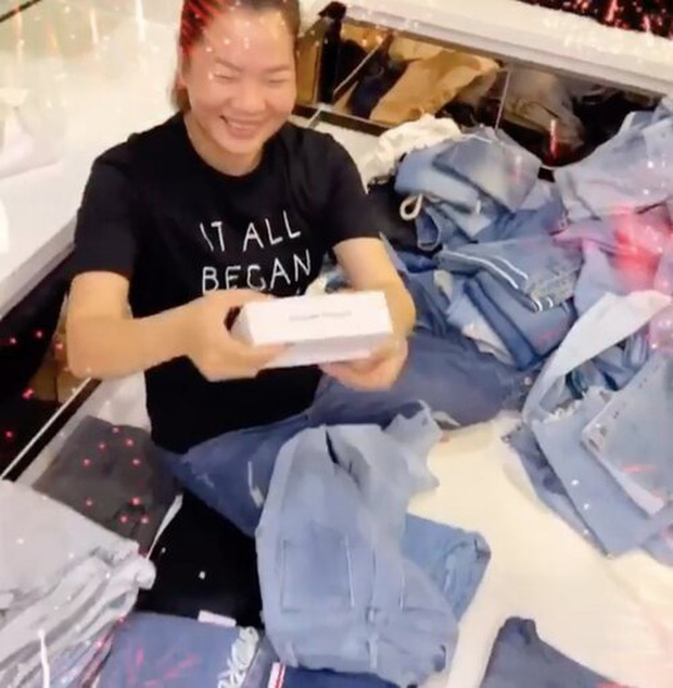 Iphone 12 còn chưa ra mắt mà Ngọc Trinh đã nhăm nhe sắm cho trợ lý Thuý Kiều dùng, yêu chiều thế là cùng! - Hình 2