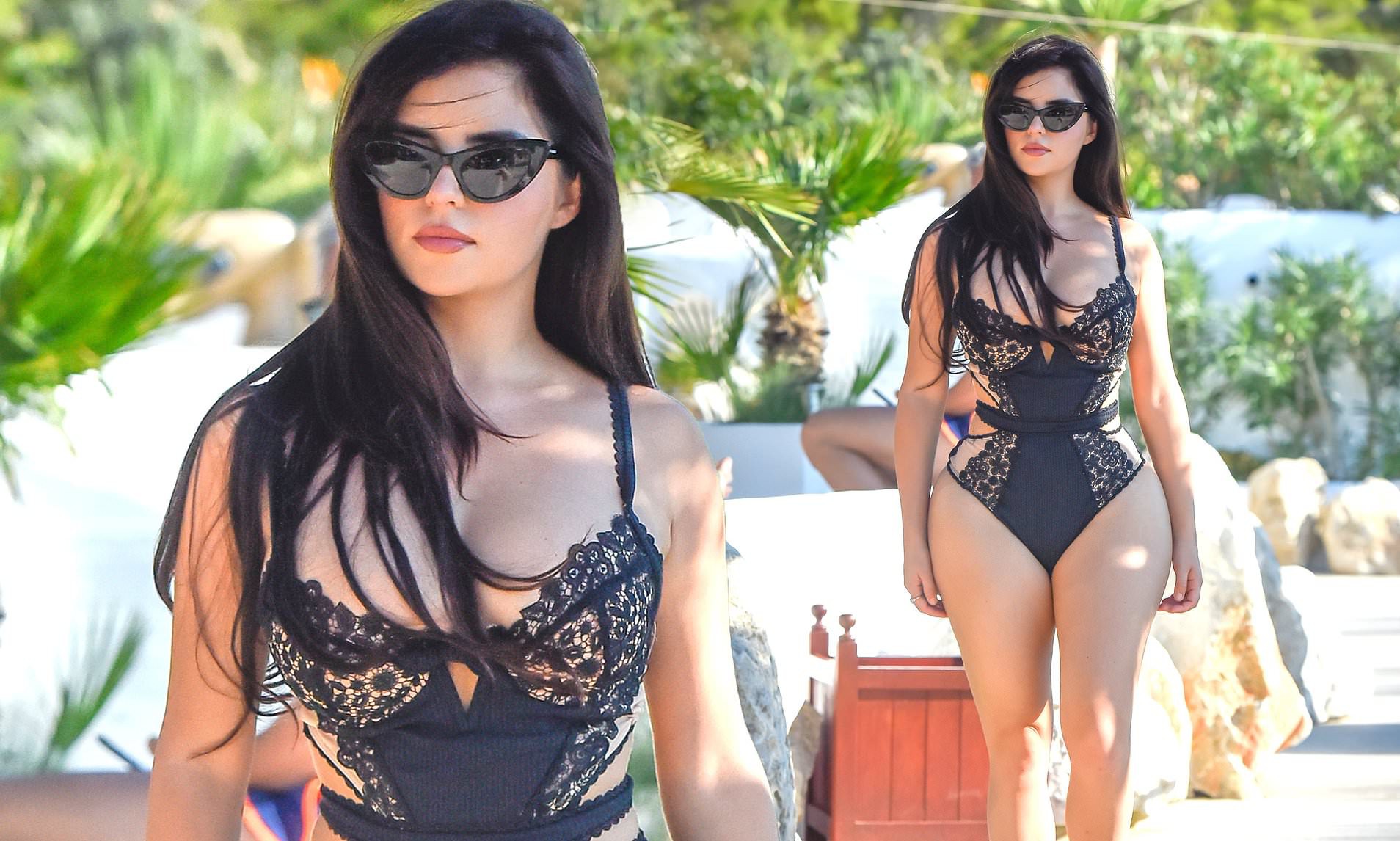 Mẫu nội y Demi Rose đẹp ngọt ngào và vô cùng quyến rũ với áo tắm tôn dáng - Hình 1
