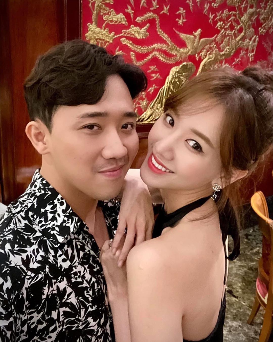 Ngọc Trinh - Hari Won: 2 nhân vật có màn khoe đồ hiệu chất nhất Vbiz - Hình 1