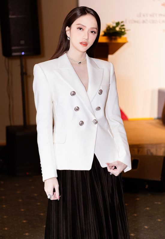 Ngọc Trinh mừng Hương Giang nhận chức CEO - Hình 2