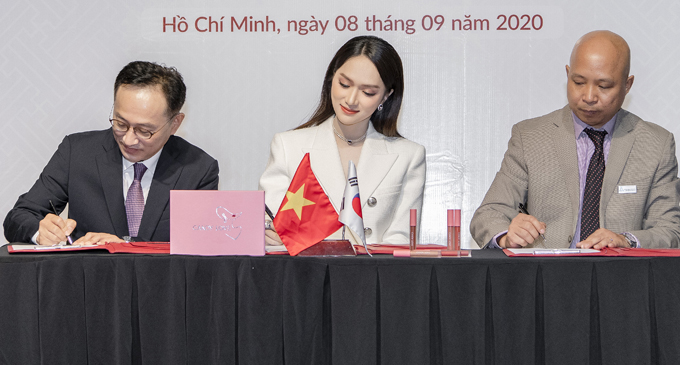 Ngọc Trinh mừng Hương Giang nhận chức CEO - Hình 5