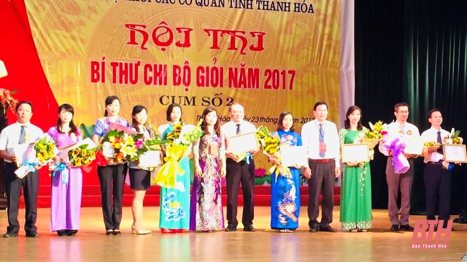 Nữ bác sĩ tận tâm với nghề - Hình 4