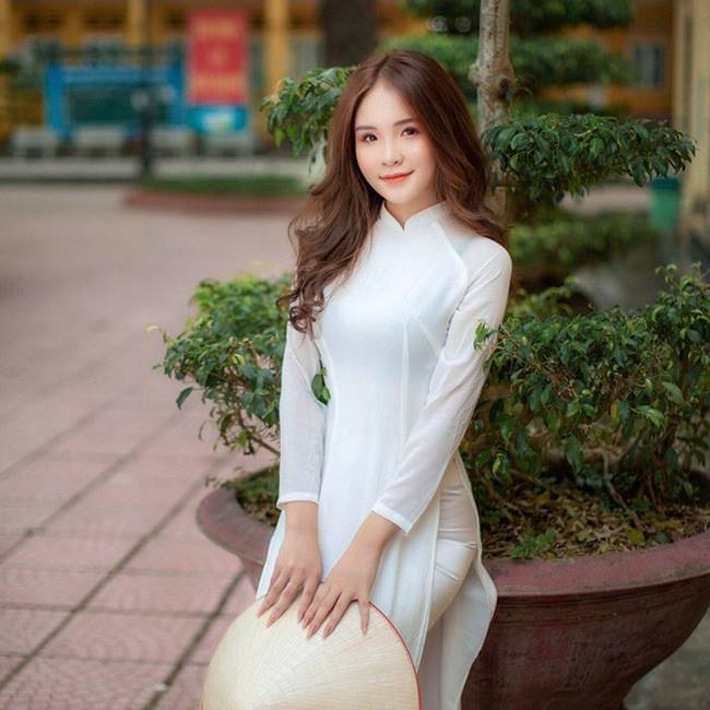 Nữ sinh em chưa 18 Phú Thọ rủ nhau thi hoa hậu: Cứ mặc áo dài là đẹp ngẩn ngơ - Hình 12
