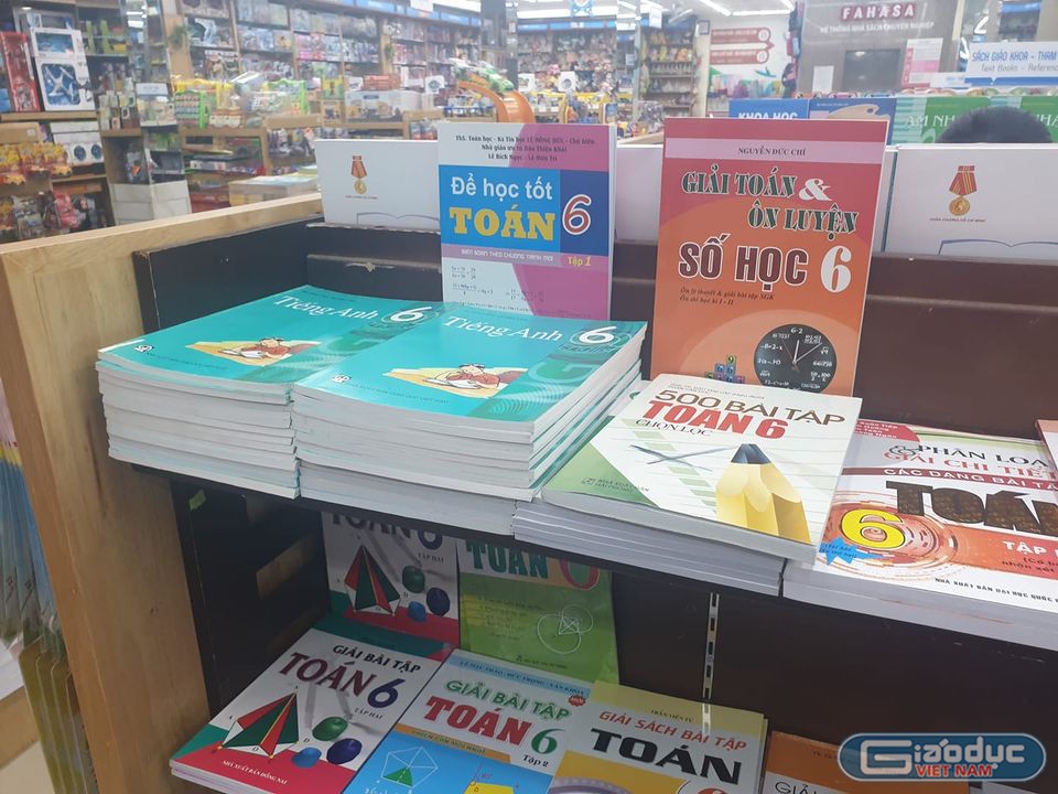 Phụ huynh Thành phố Hồ Chí Minh tìm đỏ mắt không đủ bộ sách giáo khoa lớp 6 - Hình 1
