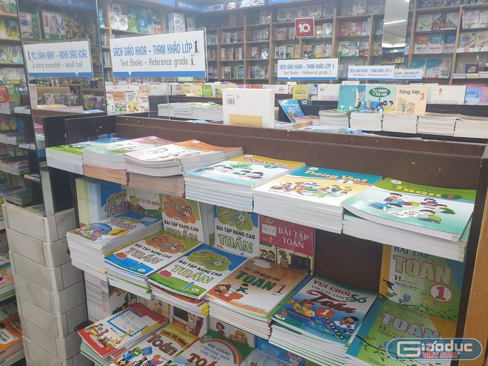 Phụ huynh Thành phố Hồ Chí Minh tìm đỏ mắt không đủ bộ sách giáo khoa lớp 6 - Hình 2