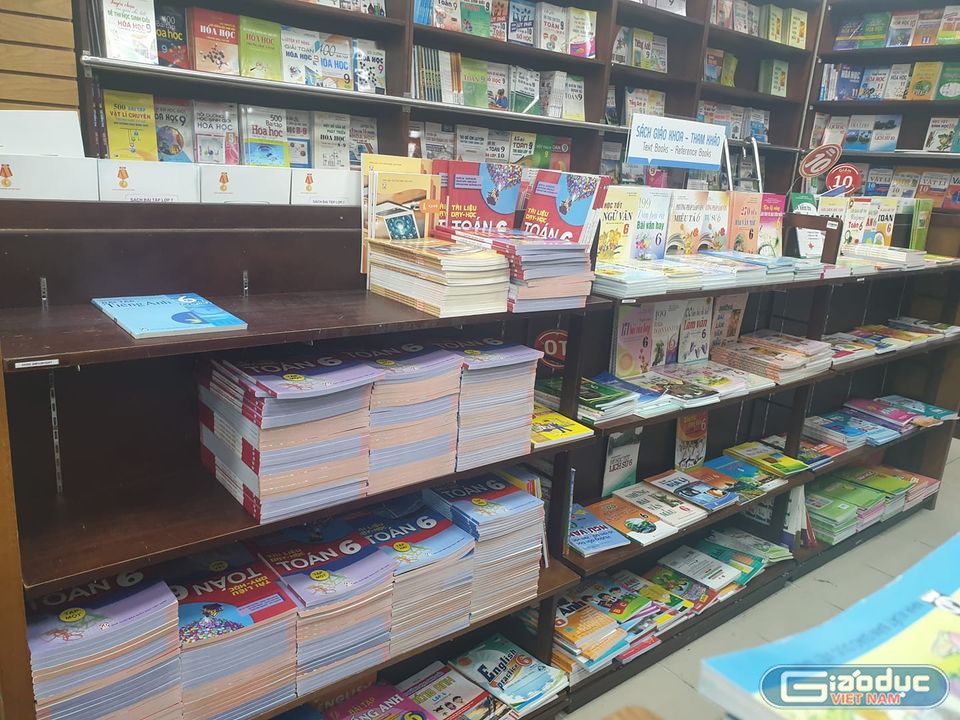 Phụ huynh Thành phố Hồ Chí Minh tìm đỏ mắt không đủ bộ sách giáo khoa lớp 6 - Hình 3