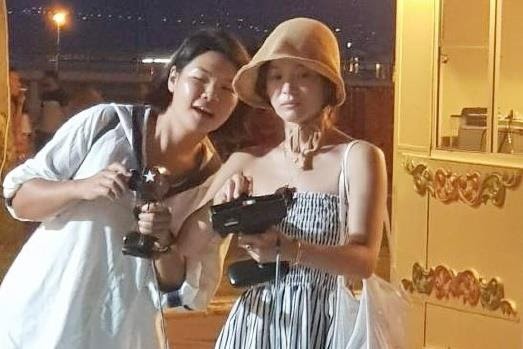 Song Hye Kyo qua ống kính bạn thân, vóc dáng khác một trời một vực so với ảnh tạp chí - Hình 3
