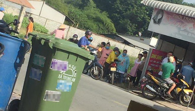 TP.HCM: Phát hiện thi thể bé gái sơ sinh trong thùng rác ven đường - Hình 1