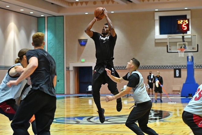 Butler từ cậu bé vô gia cư đến ngôi sao kiếm 144 triệu USD tại NBA - Hình 7