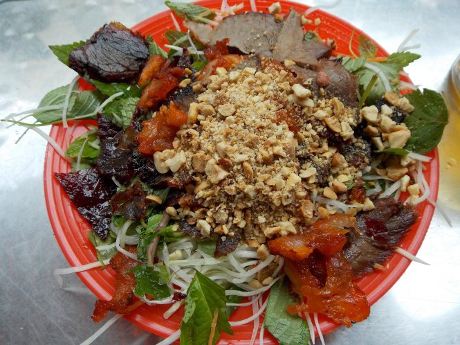 Khám phá phố nộm bò khô độc đáo đất Hà thành - Hình 2