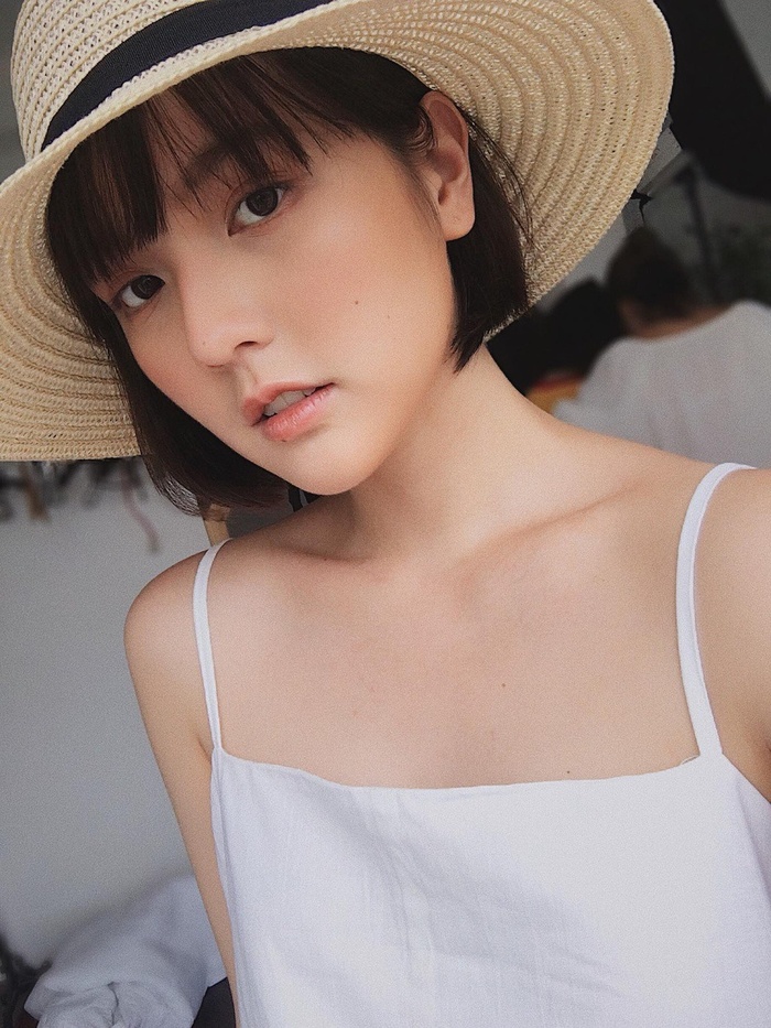 Không sở hữu đường cong chữ S, nàng thơ mới của Sơn Tùng đốn tim với hình ảnh thuần khiết - Hình 7
