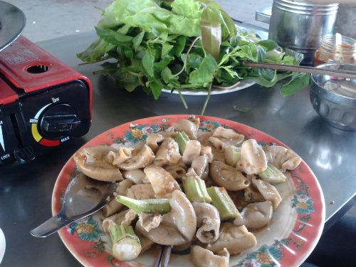 Lạ miệng với món lẩu lòng bò - Hình 1