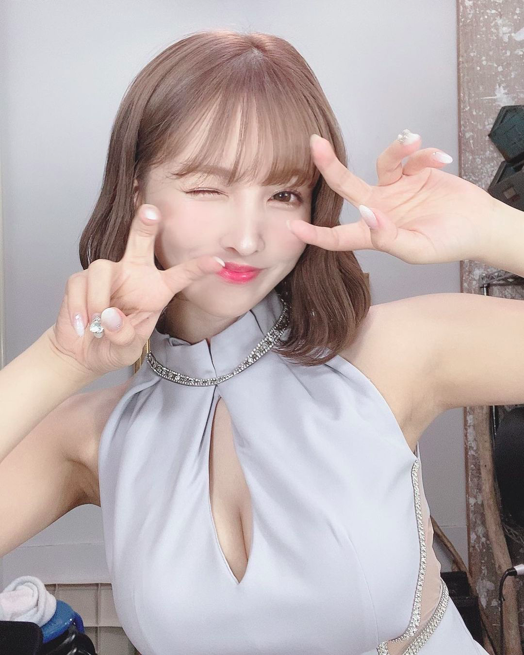 Mỹ nhân Nhật Bản khoe video chơi bida, dân tình chỉ mải mê dán mắt vào đôi gò bồng đảo chực rơi ra ngoài - Hình 6
