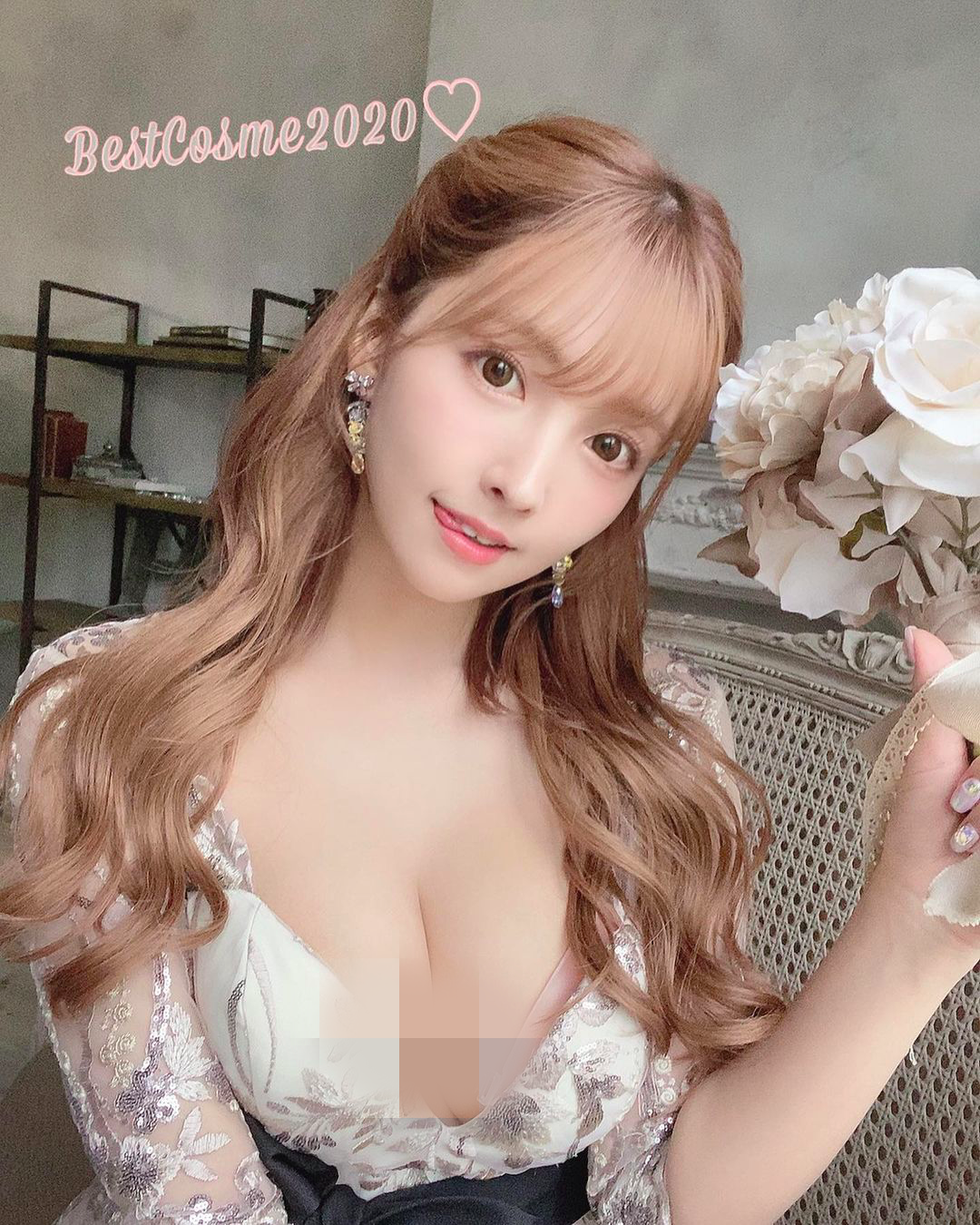 Mỹ nhân Nhật Bản khoe video chơi bida, dân tình chỉ mải mê dán mắt vào đôi gò bồng đảo chực rơi ra ngoài - Hình 4