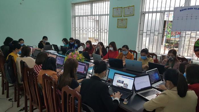 Năm Covid-19, giáo viên chúng tôi đã nỗ lực biết nhường nào - Hình 4