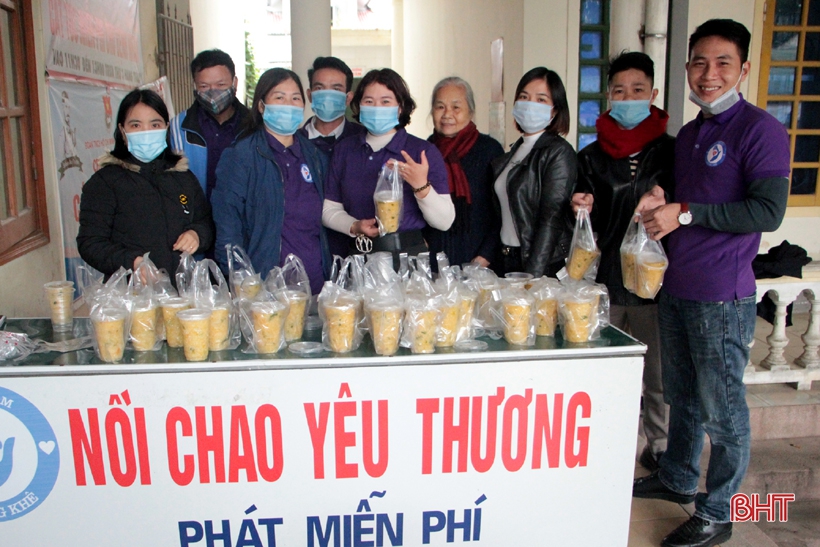Phát 200 suất cháo miễn phí cho bệnh nhân nghèo - Hình 1