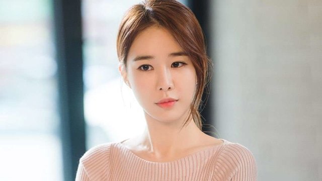 Tết dương lịch chồng vẫn phải đi làm, tôi mang đồ ăn đến cho anh thì sững sờ nghe một người bảo: Nó đổi ca với anh mà? - Hình 1