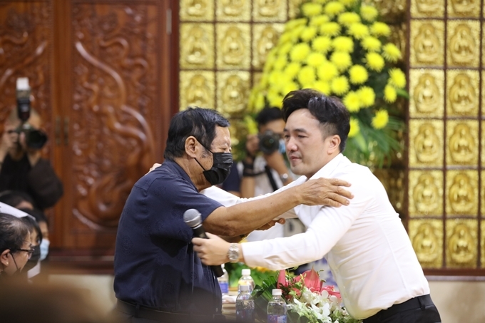 Ưng Hoàng Phúc hát tặng Vân Quang Long - Hình 9