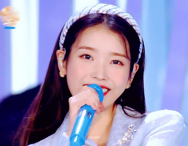 IU vừa ẵm trọn Daesang tại Grammy Hàn Quốc 2021 đã thông báo comeback ngay tháng 1 khiến fan đứng ngồi không yên - Hình 4