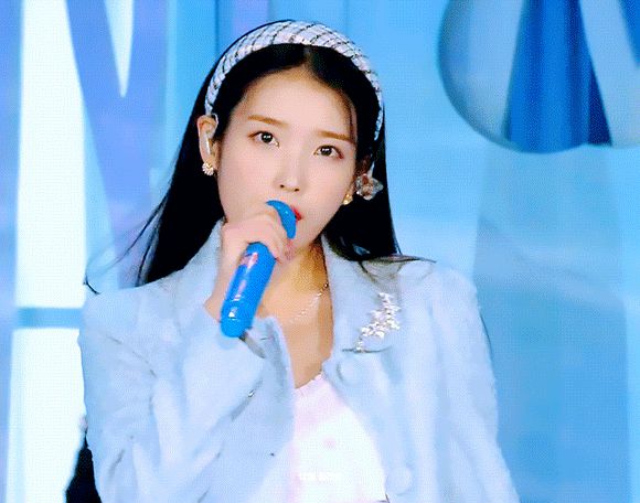 IU vừa ẵm trọn Daesang tại Grammy Hàn Quốc 2021 đã thông báo comeback ngay tháng 1 khiến fan đứng ngồi không yên - Hình 3