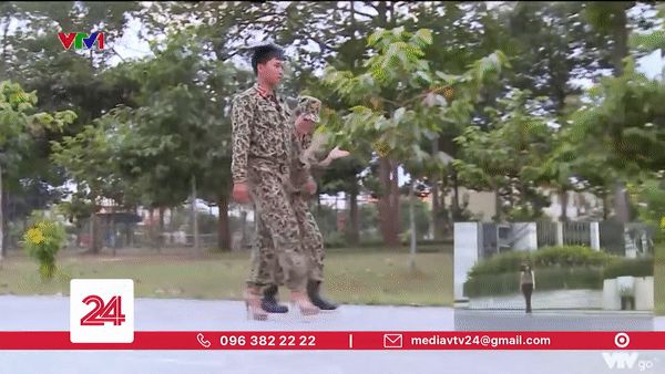 Mũi trưởng Long Sao nhập ngũ: Trổ tài catwalk trên giày cao gót, thể hiện giọng hát hay không kém gì ca sĩ - Hình 5