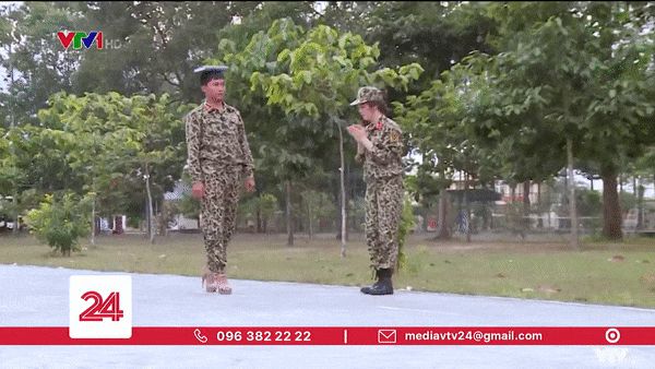 Mũi trưởng Long Sao nhập ngũ: Trổ tài catwalk trên giày cao gót, thể hiện giọng hát hay không kém gì ca sĩ - Hình 4