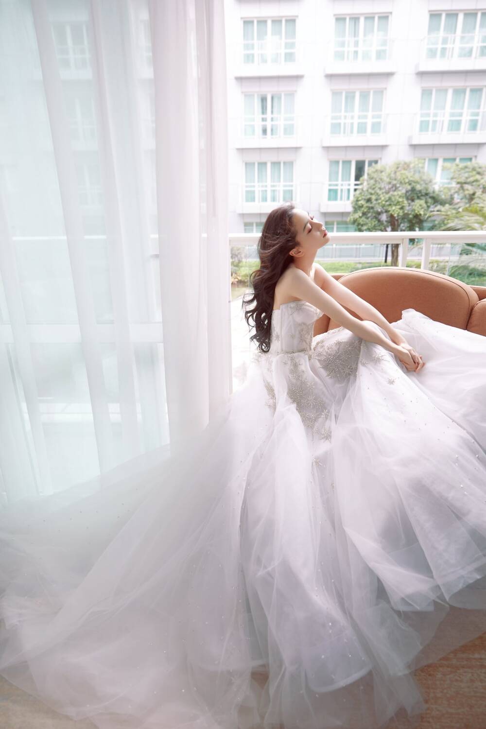 Fan khen Angelababy thanh lịch, nữ tính, đẹp nhất với đầm trắng Haute  Couture cao cấp