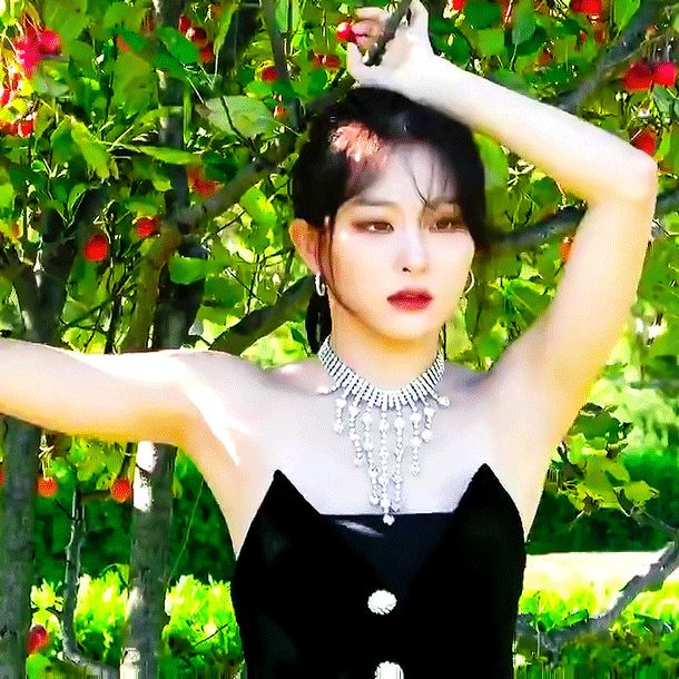 Không phải Irene hay Joy, trong Red Velvet còn có 1 mỹ nhân sở hữu nhan sắc bùng nổ bất ngờ thời Psycho - Hình 2