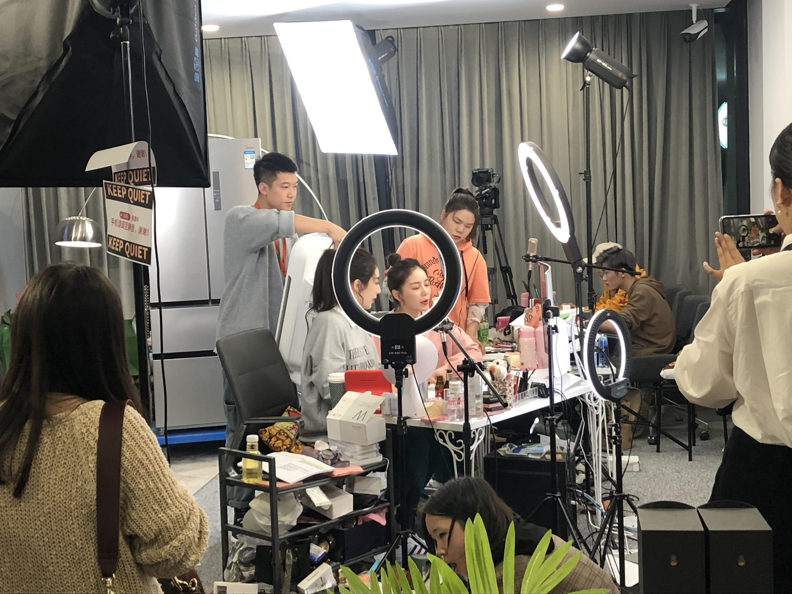 Viya | Nữ hoàng livestream Trung Quốc | Vượt mặt cả Lý Giai Kỳ kiếm hơn nghìn tỷ chỉ sau 7 tiếng - Hình 2