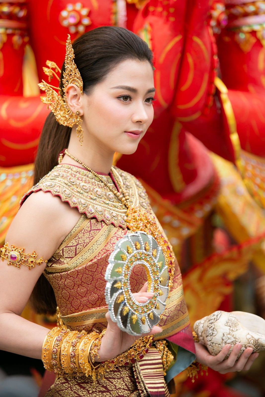 Baifern Pimchanok trong Lừa đểu gặp lừa đảo | Mỹ nhân Thái Lan từng trượt dài vì nghiện ngập - Hình 2