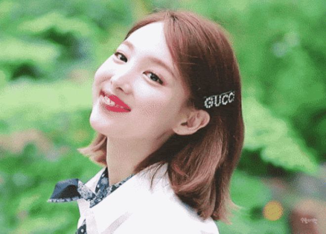 Nayeon đổi dáng lông mày là mặt thanh thoát gấp đôi bình thường, sức mạnh của makeup thật ghê gớm - Hình 8