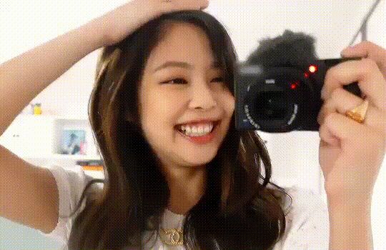 Vlog đầu tay của Jennie đạt mốc triệu view quá nhanh: Nhan sắc xinh xỉu, hé lộ nhà chung siêu sang của BLACKPINK - Hình 5