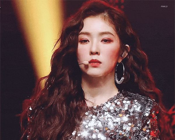 Hoá ra idol hợp với tóc xoăn dài nhất K-Pop không phải là Jisoo (BLACKPINK) hay Irene (Red Velvet) - Hình 2