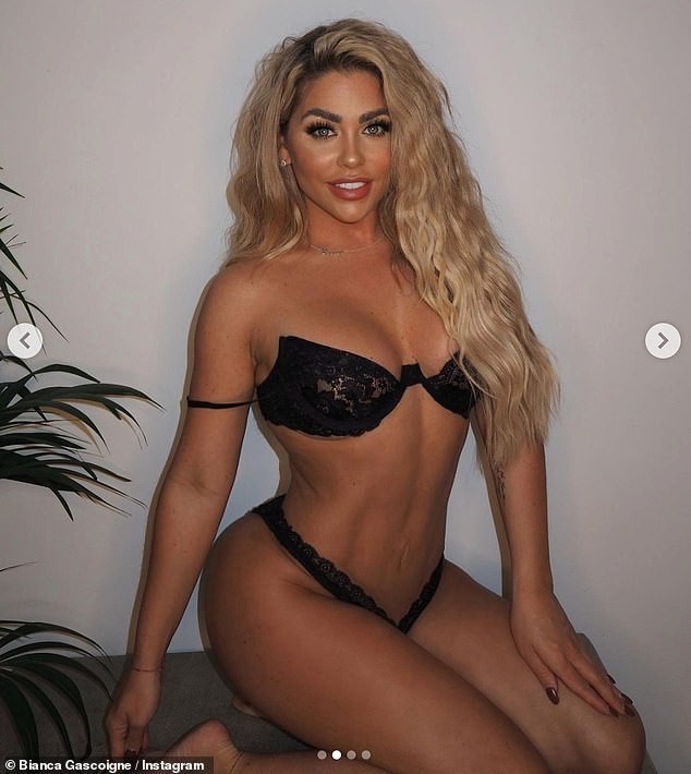 Mẫu nội y Bianca Gascoigne tung ảnh sexy, khoe đã thu nhỏ vòng một - Hình 1