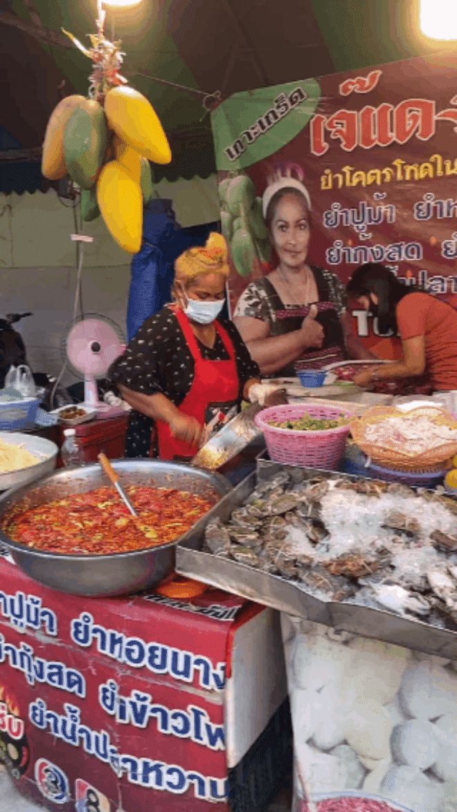 Bán hàng cạnh tranh phong cách Thái Lan: Thấy khách đi ngang liền chào mời bằng cách này, dân mạng xem xong đều cười xỉu up xỉu down - Hình 8