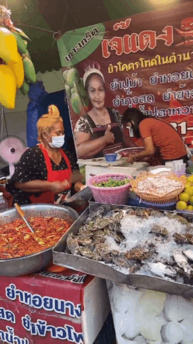 Bán hàng cạnh tranh phong cách Thái Lan: Thấy khách đi ngang liền chào mời bằng cách này, dân mạng xem xong đều cười xỉu up xỉu down - Hình 7