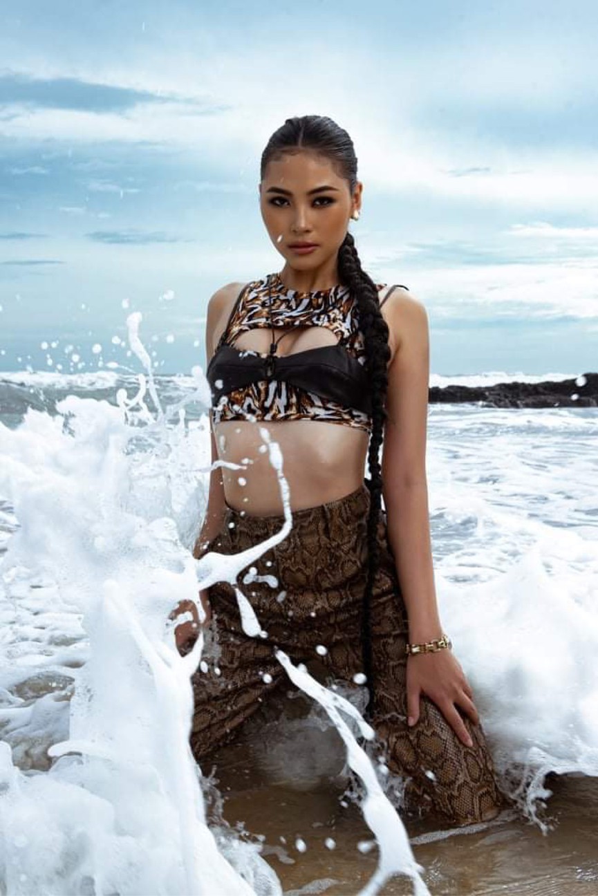 Người đẹp Biển Đào Thị Hà mặc áo tắm nóng bỏng, khoe body cực gắt trên biển - Hình 8
