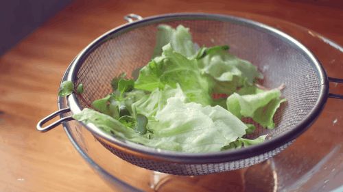 Đang mùa dâu tây, chị em tranh thủ hốt liền vài kg về làm salad: Vừa ngon hết sảy lại tuyệt đối heo-thì - Hình 6