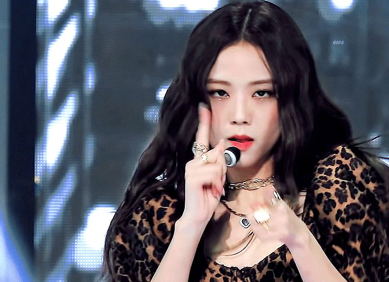 Lại tranh cãi nhan sắc 2 nàng thơ Dior xứ Hàn: Tình đầu quốc dân Suzy hay Hoa hậu Hàn Quốc Jisoo (BLACKPINK), ai đẹp hơn? - Hình 16