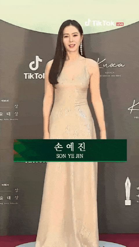 Body của Son Ye Jin đỉnh tới nhường nào? Vòng 1 căng tràn cực gợi cảm, bảo sao Hyun Bin đắm đuối tới đờ đẫn - Hình 6