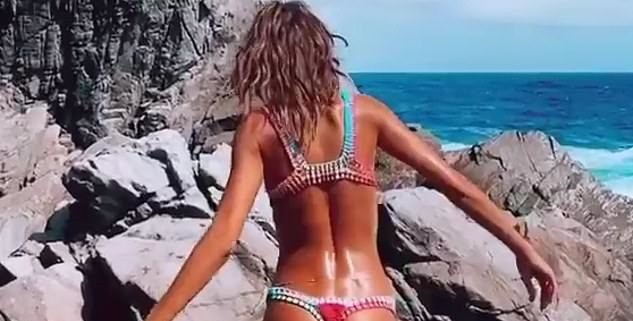 Siêu mẫu Izabel Goulart diện bikini tôn dáng rực lửa - Hình 8