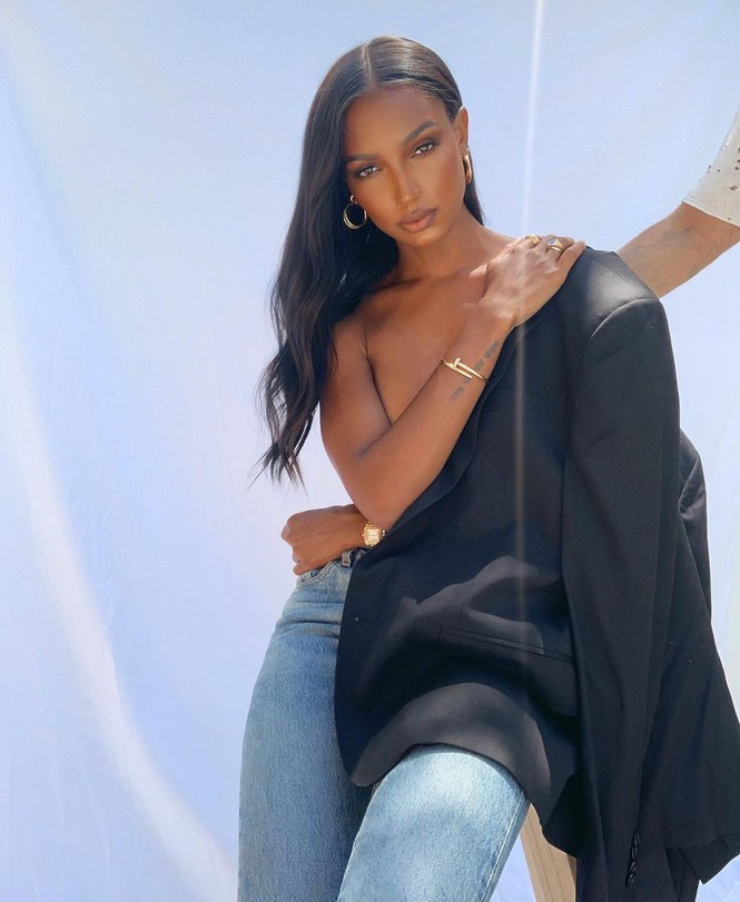 Thiên thần nội y Jasmine Tookes bán nude đầy quyến rũ - Hình 3