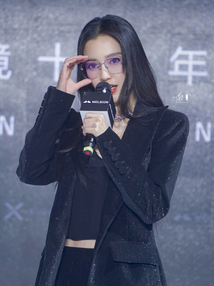 Angela Baby xuất hiện quyến rũ và tự tin sau khi bị tố giật bồ - Hình 7