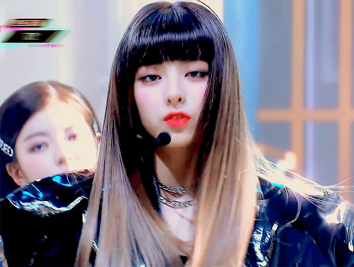 Dàn idol nữ càng lớn càng bùng nổ visual: Lisa doạ soán ngôi nữ thần BLACKPINK, em út Red Velvet lột xác nhưng b.ị t.ố copy Jennie - Hình 9