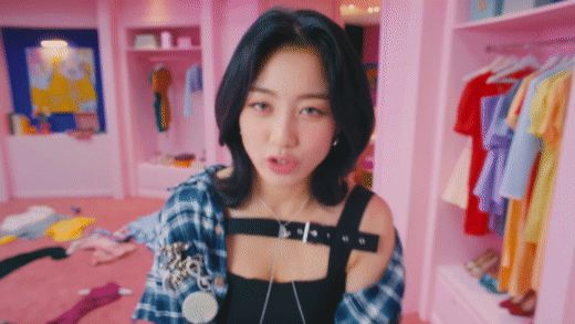 TWICE bùng nổ visual nhưng hát tiếng Anh như tiếng Hàn trong MV mới, netizen ngán ngẩm vì động thái vắt kiệt sức gà nhà của JYP - Hình 8