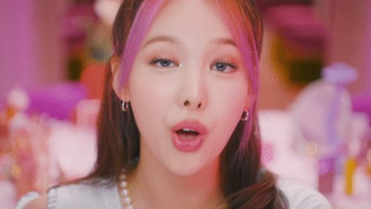 TWICE bùng nổ visual nhưng hát tiếng Anh như tiếng Hàn trong MV mới, netizen ngán ngẩm vì động thái vắt kiệt sức gà nhà của JYP - Hình 11