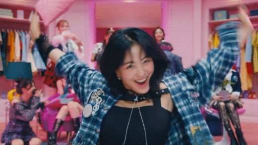 TWICE bùng nổ visual nhưng hát tiếng Anh như tiếng Hàn trong MV mới, netizen ngán ngẩm vì động thái vắt kiệt sức gà nhà của JYP - Hình 1