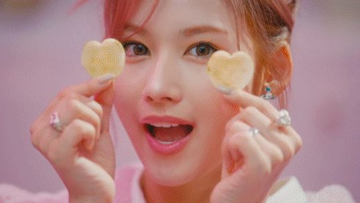 TWICE bùng nổ visual nhưng hát tiếng Anh như tiếng Hàn trong MV mới, netizen ngán ngẩm vì động thái vắt kiệt sức gà nhà của JYP - Hình 4