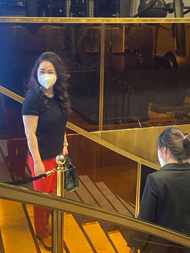 Bà chủ Đại Nam bất ngờ bị netizen tóm sống khi đang đi ngoài đường: Nhan sắc khác gì ảnh ọt trên mạng? - Hình 5